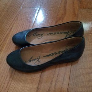 Black size 5 women's flats